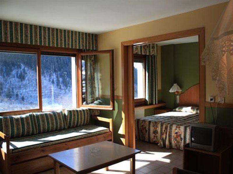 Apartamentos Solneu Baqueira Beret Bagian luar foto