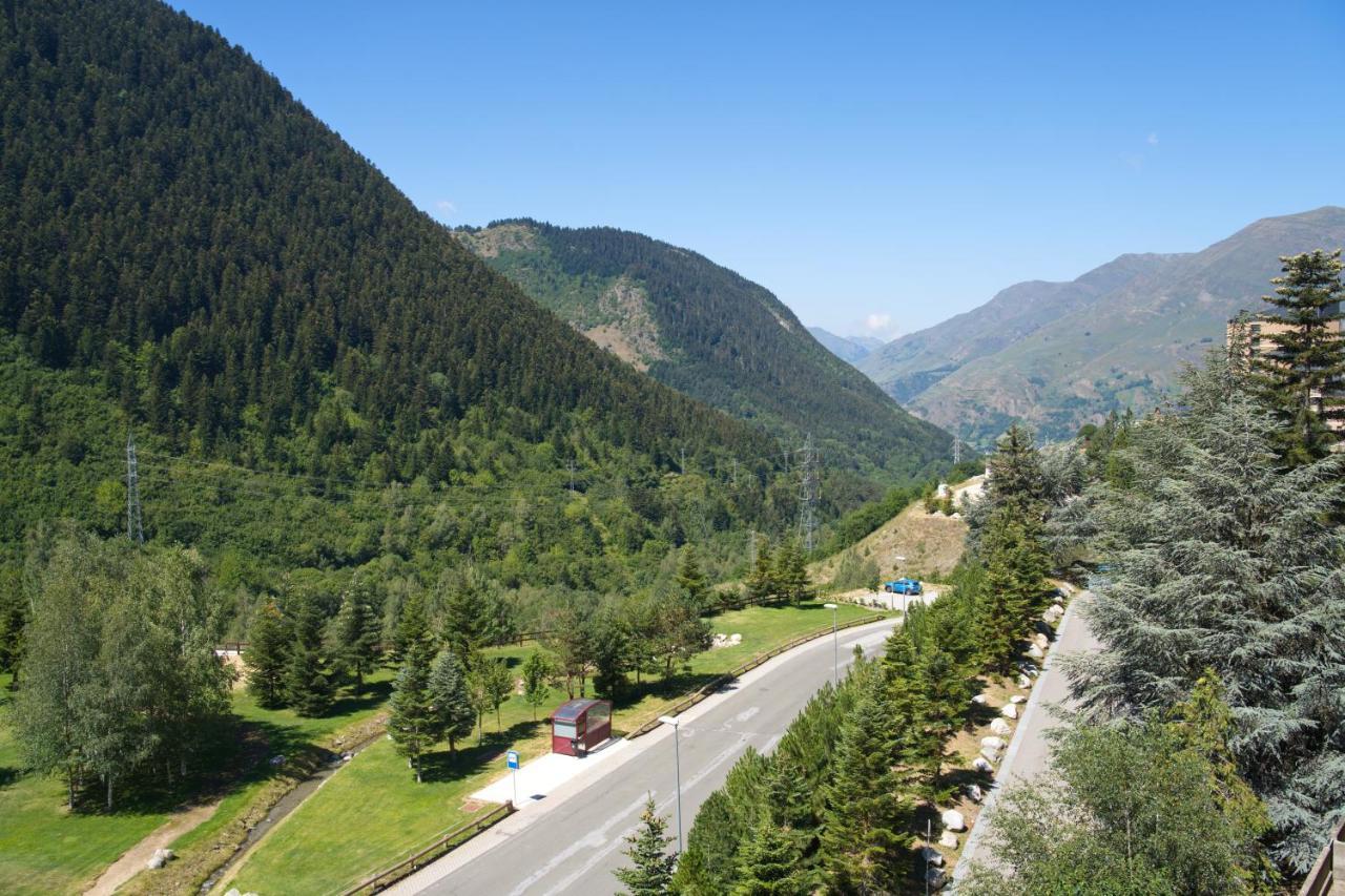 Apartamentos Solneu Baqueira Beret Bagian luar foto