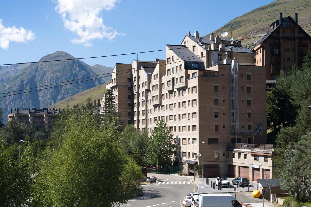 Apartamentos Solneu Baqueira Beret Bagian luar foto