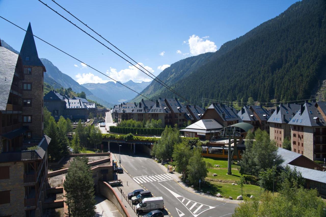 Apartamentos Solneu Baqueira Beret Bagian luar foto