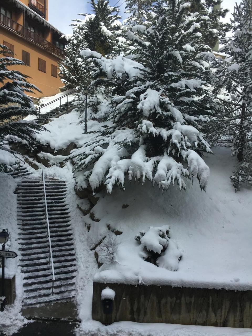 Apartamentos Solneu Baqueira Beret Bagian luar foto